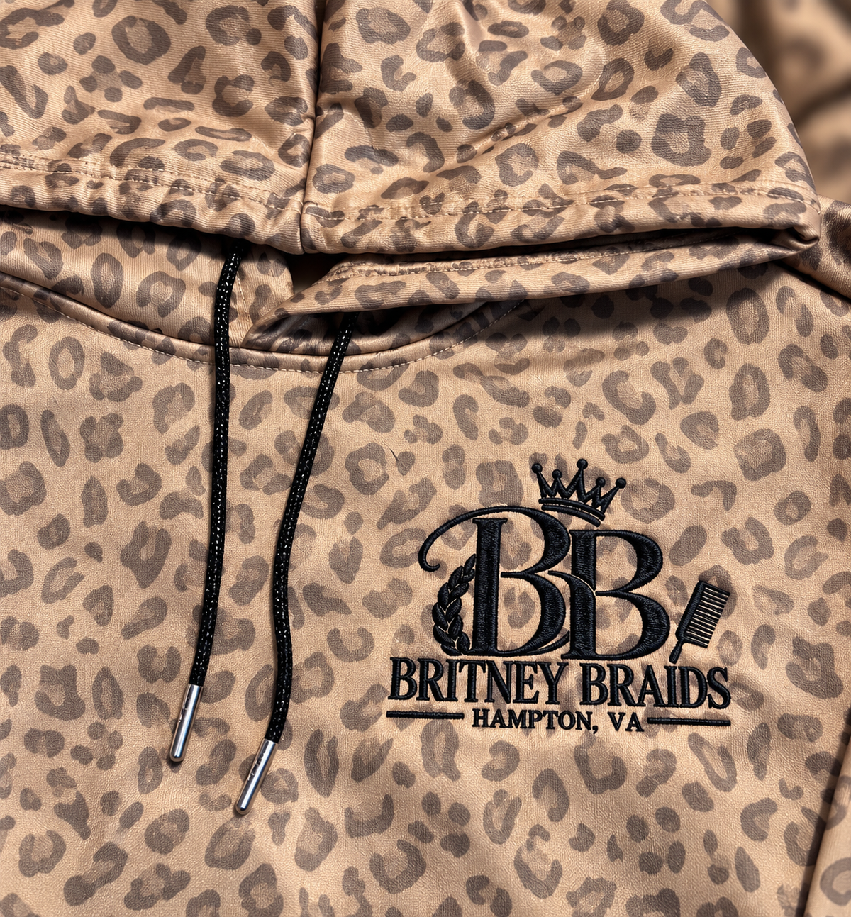 Britney Braids Leopard BB LOGO